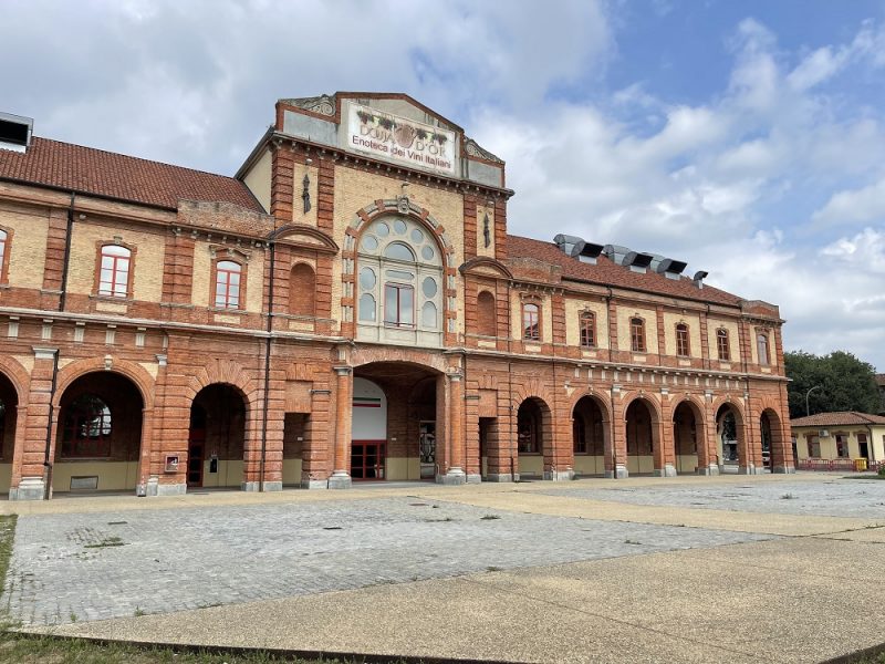 Palazzo dell’Enofila di Asti con climatizzazione Wavin in due palestre