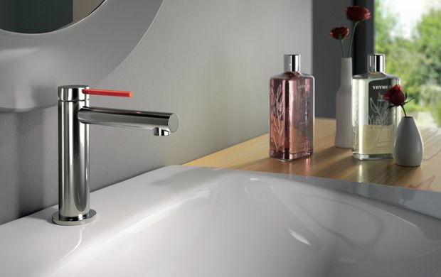 Rubinetteria bagno: il rigore della geometria con l’estro del colore