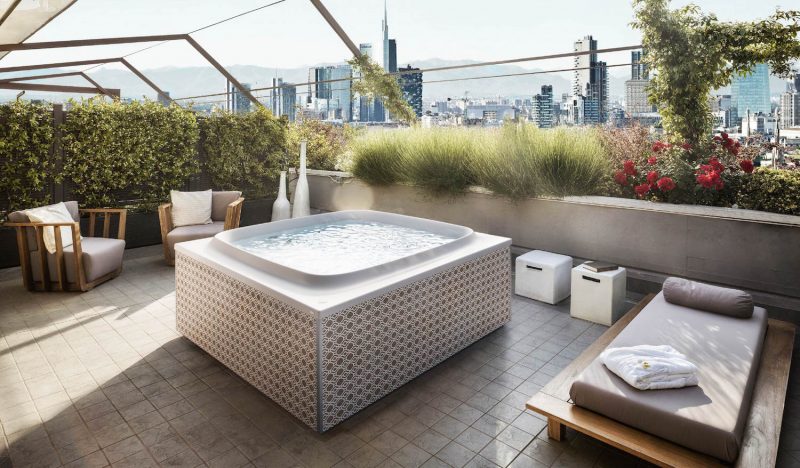 Idromassaggio all’aperto con Jacuzzi® Skylounge®