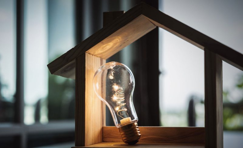 Aumenti luce e gas: pubblicato il decreto legge