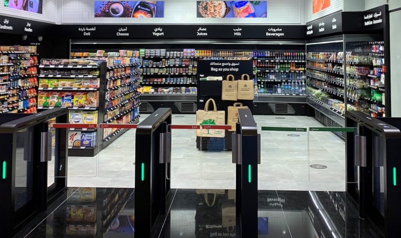 Dispositivi Scan&Go nel primo supermercato cashier-free di Dubai